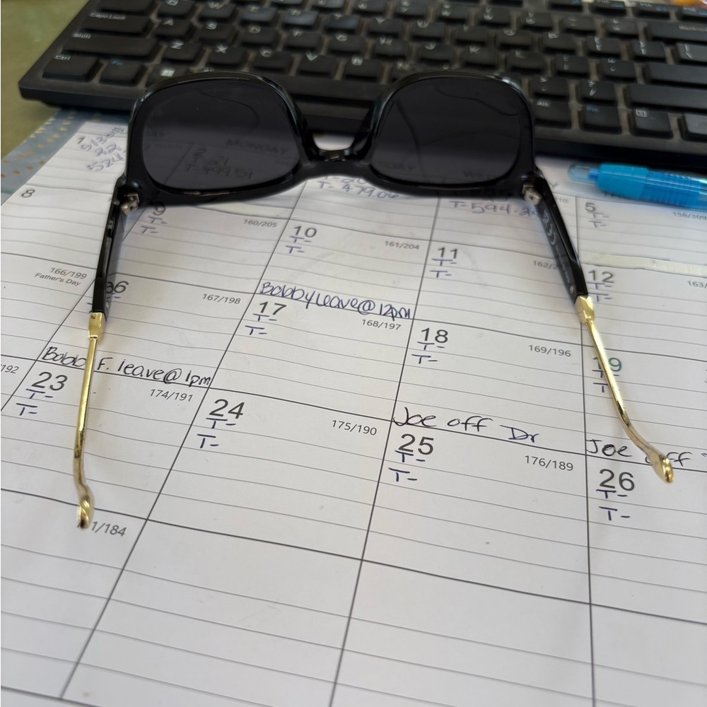 Stylish Black Sunglasses - Picture 5 of 5